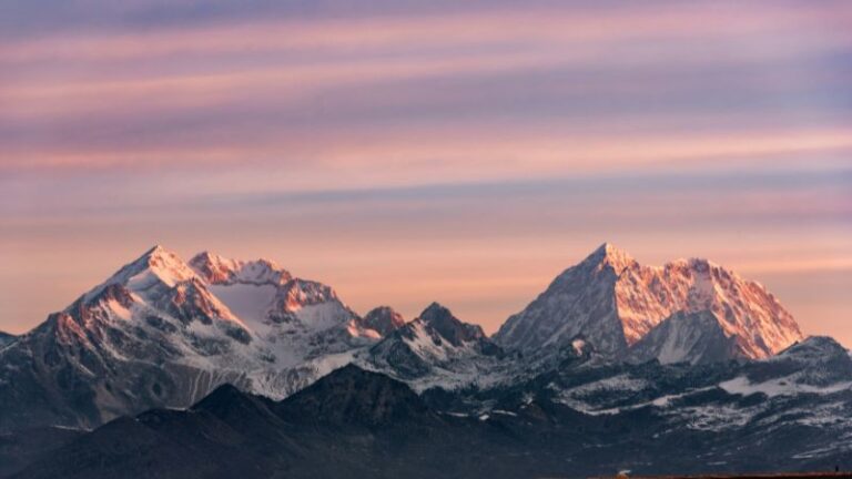 Mountains demonstrating strength with Payroll expertise